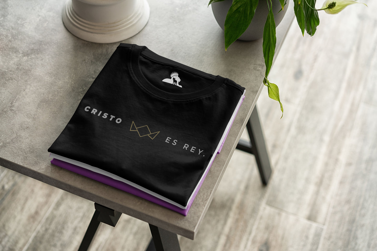 Cristo Es Rey - Women T-Shirt